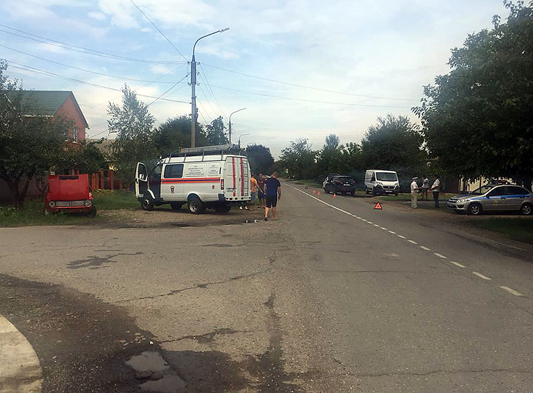 Утром в пятницу, 13 в Белореченске столкнулись «Лада» и «Мазда»