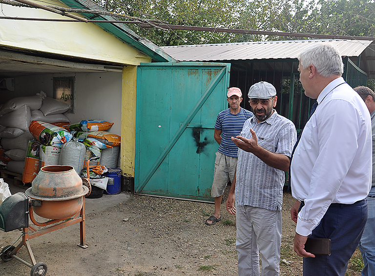 Глава Белореченского района Александр Шаповалов посетил фермерское хозяйство Михаила Либермана в Первомайском поселении
