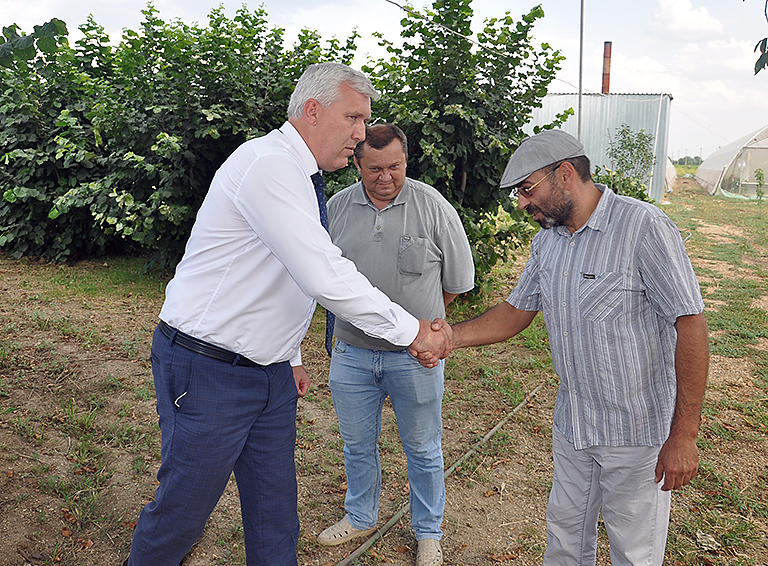 Глава Белореченского района Александр Шаповалов посетил фермерское хозяйство Михаила Либермана в Первомайском поселении