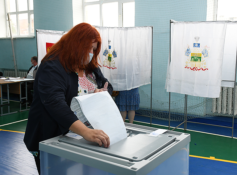 По состоянию на 15 часов дня 19 сентября явка избирателей в Белореченском районе составила 56,07%