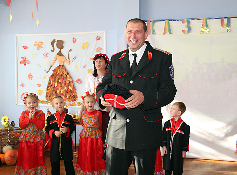 Белореченских воспитанников детского сада №16 торжественно посвятили в казачата