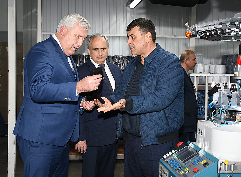 Глава Белореченского района побывал на фабрике «Белтекс», выпускающей чулочно-носочную продукцию