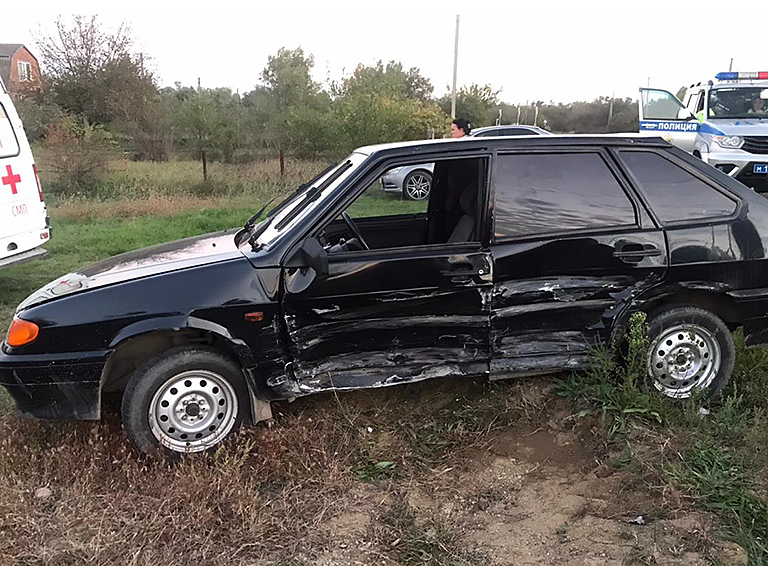 Два легковых автомобиля столкнулись сегодня в поселке Верхневеденеевском