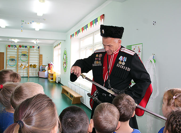 Спортивные состязания «Казачата ловкие, смелые, умелые!» прошли в группе казачьей направленности детского сада «Радуга» города Белореченска