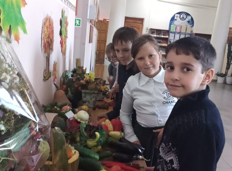 Школьники из Верхневеденеевского включилась во Всероссийскую акцию «День урожая»