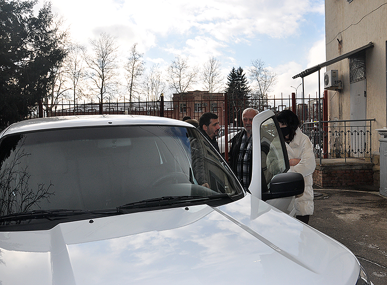 Белореченским спасателям вручили ключи от нового автомобиля повышенной проходимости