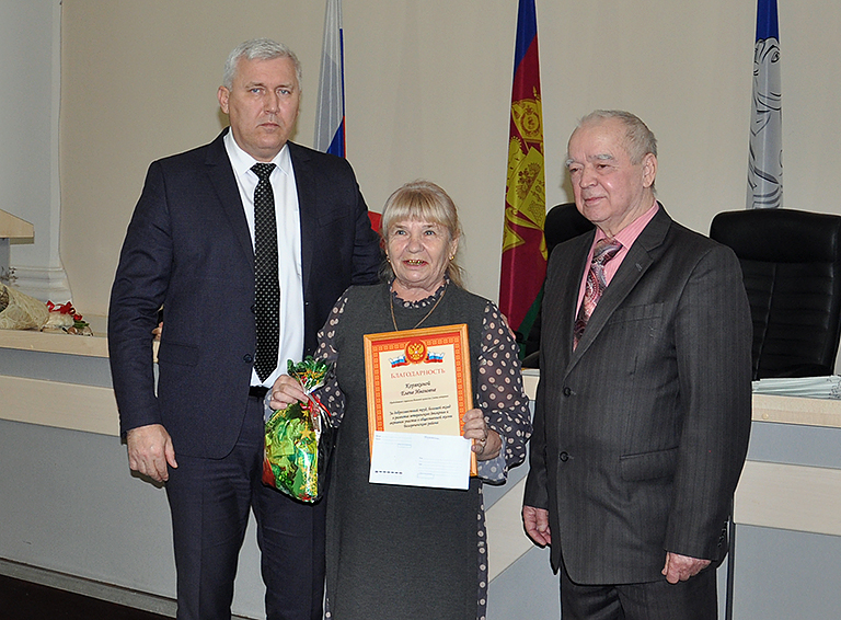 С наград, подарков и поздравлений начался последний в этом году пленум Белореченской районной организации ветеранов