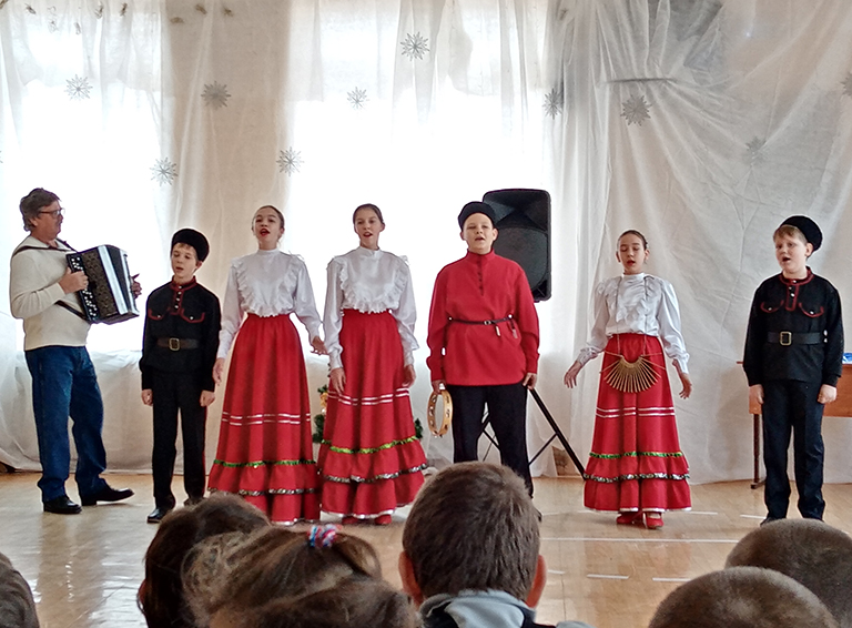 Педагоги и учащиеся белореченского Центра творчества провели благотворительную акцию «Дари добро»