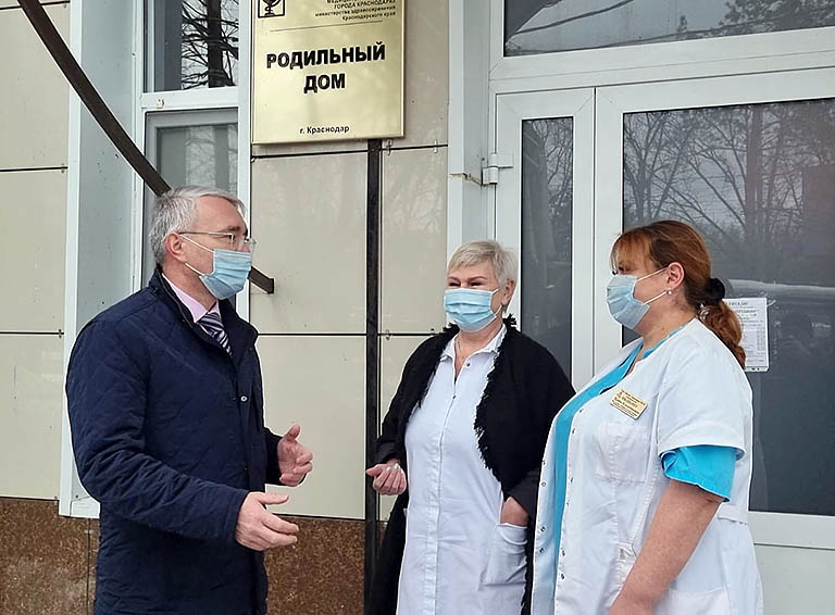 С посещения больницы скорой медицинской помощи начал свою региональную неделю депутат Госдумы Эдуард Кузнецов