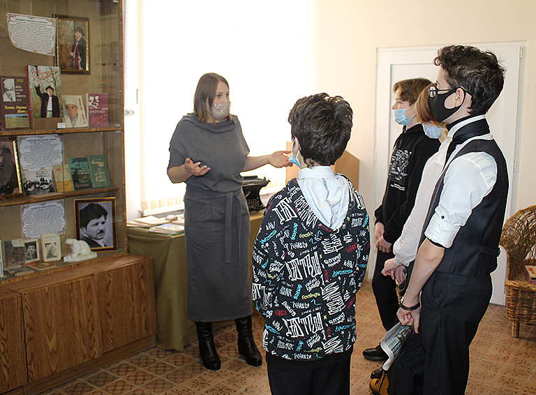Краеведческую консультацию провели в белореченском городском музее для учащихся школы №5