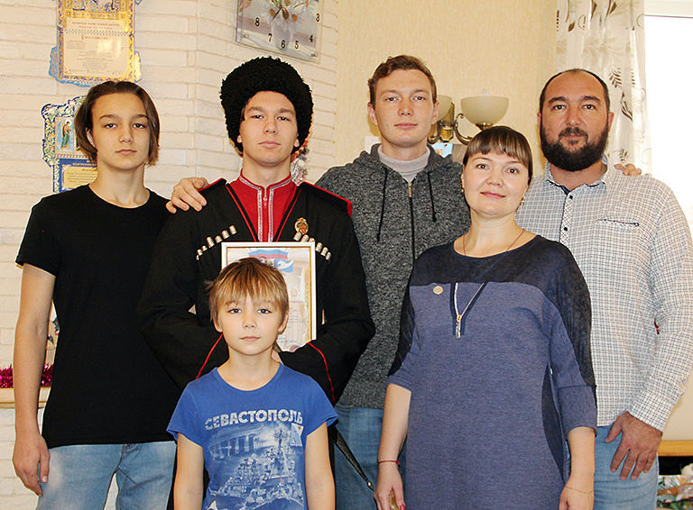 Молодой белореченский казак Егор Якунин получил награду в Рождественский Сочельник
