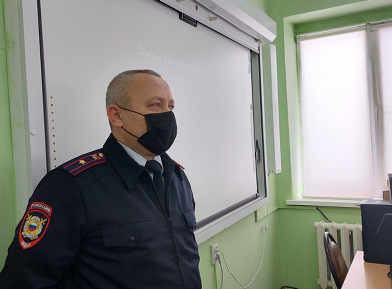 Белореченские полицейские совместно с общественниками реализуют краевую антинаркотическую профилактическую акцию «Набат»