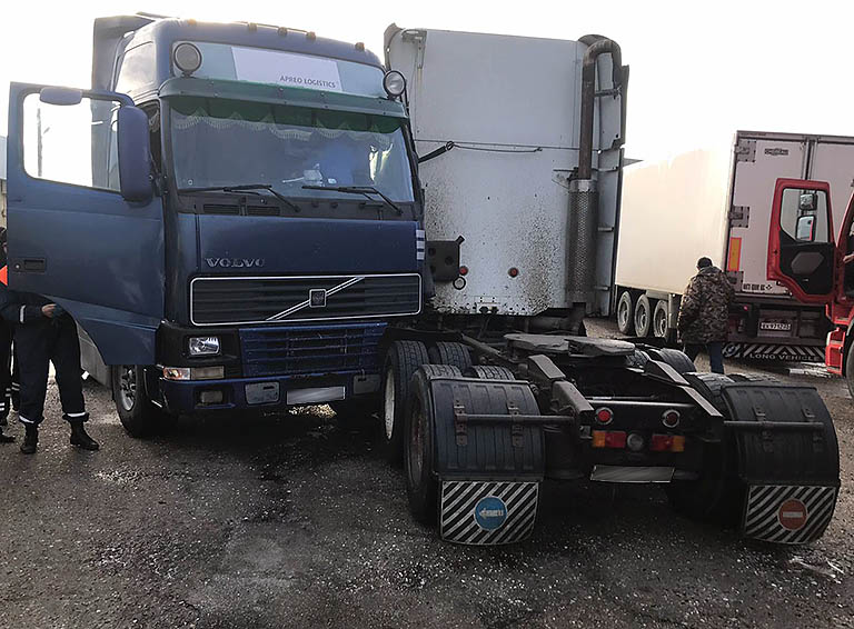 В Белореченском районе водитель скончался за рулем «Вольво», который позже столкнулся с другим грузовым автомобилем