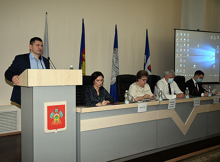 На очередной сессии белореченские депутаты выбрали лучший орган ТОС, а также вникли в деятельность контрольно-счетной палаты и спортуправления