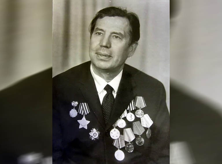 С годовщиной Сталинградской битвы поздравил фронтовика депутат Госдумы Эдуард Кузнецов