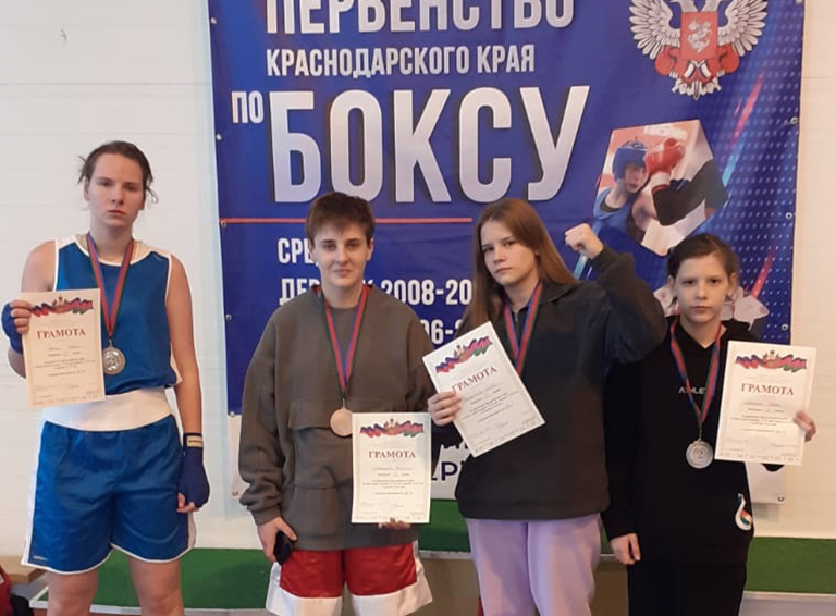 Белореченские спортсменки привезли четыре награды первенства края по боксу