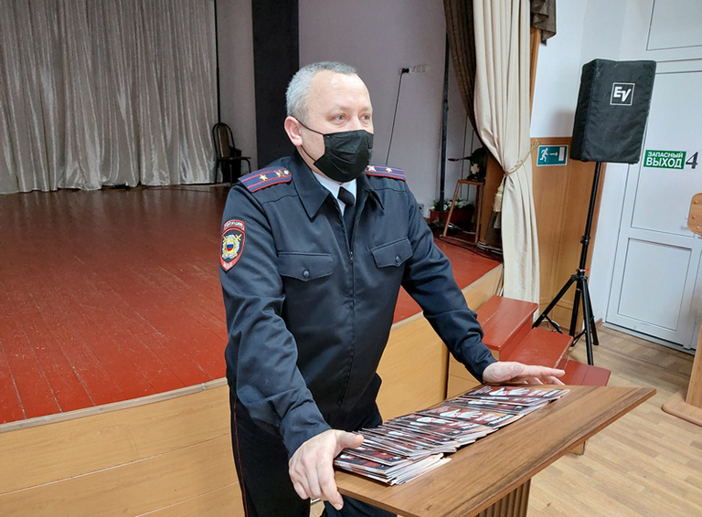 В Белореченском районе полицейские провели профилактическую беседу на тему «Культура межнационального общения»