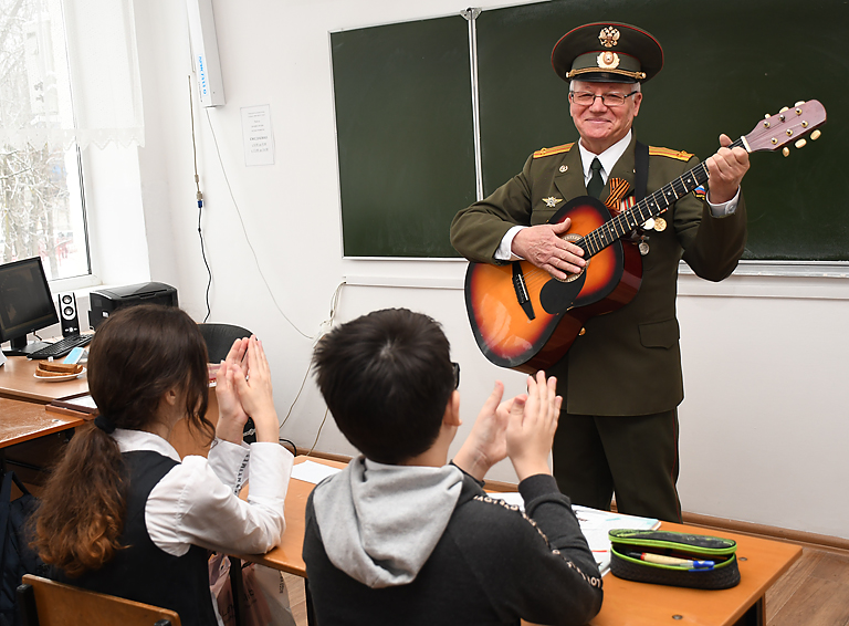 Ветераны труда и Вооружённых сил проводят уроки мужества в школах Белореченского района