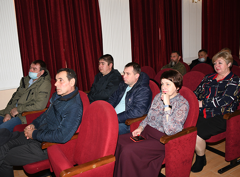 В сессии приняли участие 14 депутатов Совета Пшехского поселения, они признали работу местной администрации в 2021 году удовлетворительной