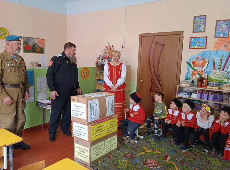 Гуманитарная помощь от казачат хутора Кубанского
