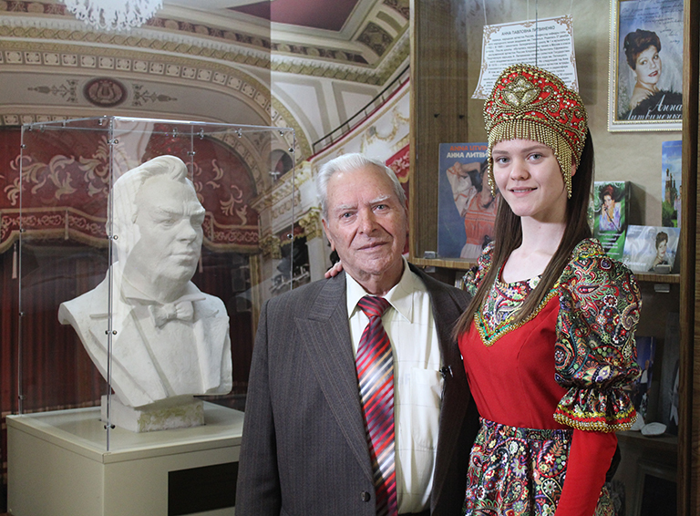 Заслуженный артист России Александр Плахтеев посетил Белореченский городской музей