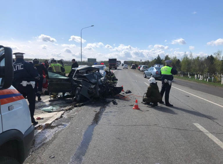 В аварии под Белореченском погиб мужчина, еще шесть человек госпитализированы