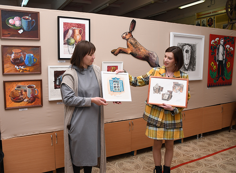 Сегодня в белореченском музее открылась персональная выставка художницы Александры Маковской