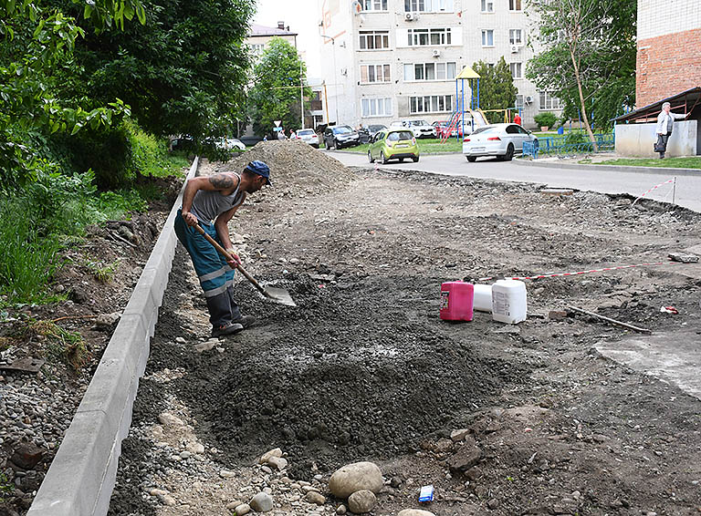 В Белореченске во дворе МЖК по улице Гоголя стартовало строительство дополнительной парковки