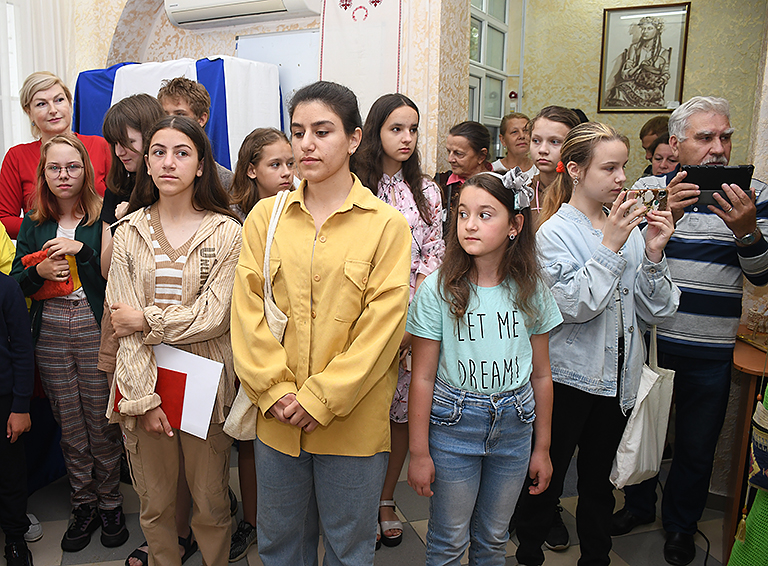В Белореченск приехала краевая выставка «Казачья хата добром богата»