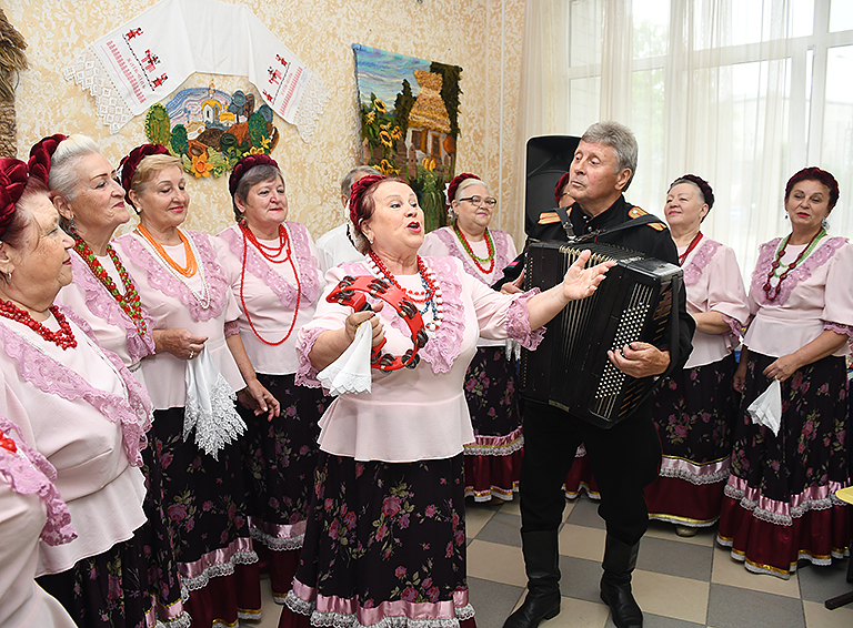 В Белореченск приехала краевая выставка «Казачья хата добром богата»