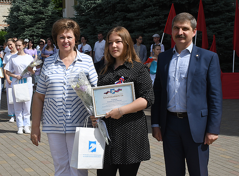 Активных участников политической жизни Белореченского района наградили в связи с празднованием Дня России