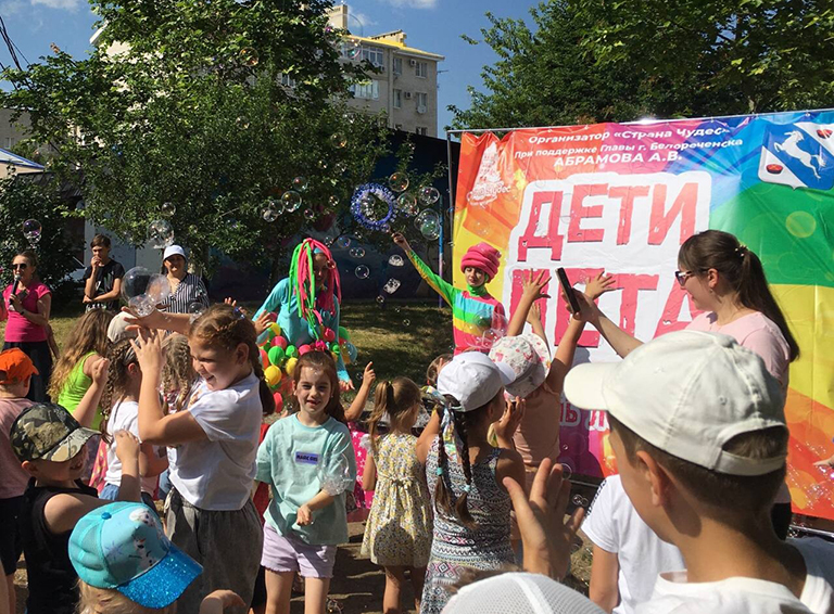 В Белореченске стартовал фестиваль дворовых игр «Дети лета-2022»