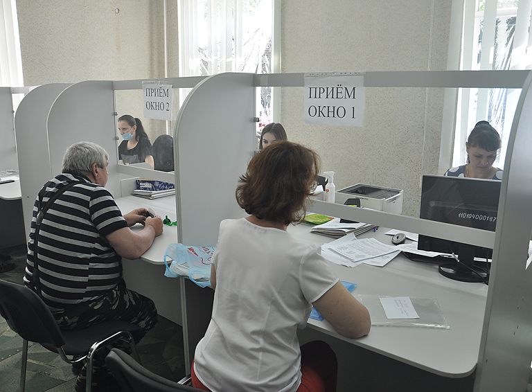 Окажут поддержку от имени и по поручению государства. День социального работника отмечают в Белореченском районе
