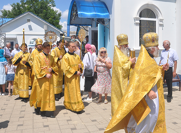 Митрополит Григорий возглавил воскресное богослужение в Свято-Успенском храме Белореченска