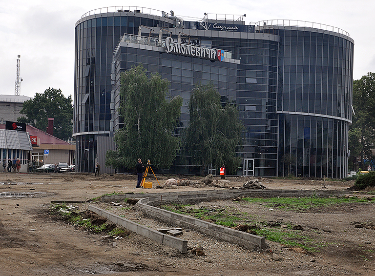 Ход работ по благоустройству центральной площади Белореченска проверил глава города