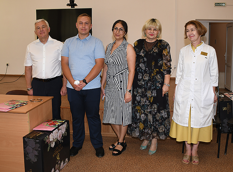Супружеские пары молодых медработников и ветеранов Белореченской ЦРБ поздравили депутаты ЗСК и Краснодарской городской думы