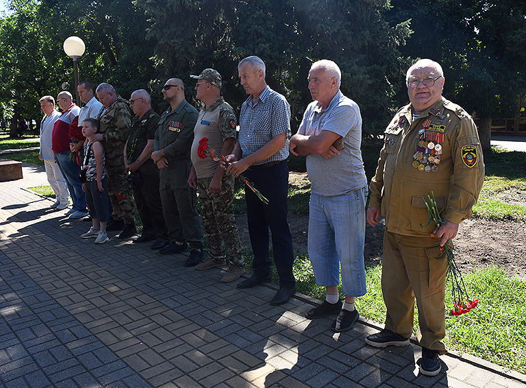 Ветеранам боевых действий поклонились сегодня в белореченском сквере афганцев