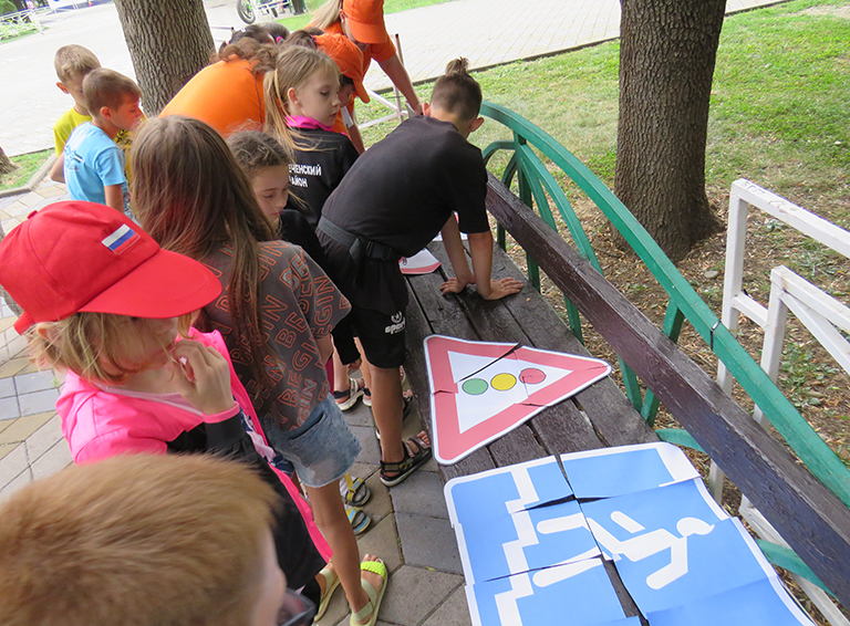 В парке Белореченска прошла тематическая квест-игра «Безопасность в каждом шаге!»