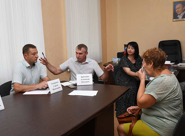 Обращения жителей Рязанского поселения глава Белореченского района не только слушал, но и слышал