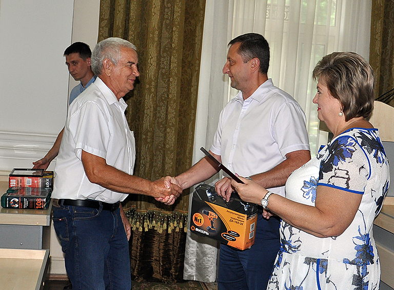 Лучших представителей отрасли поздравили в администрации Белореченского района с Днем строителя