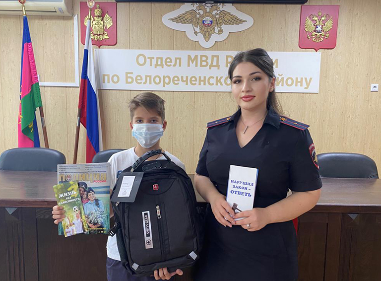 Белореченские полицейские вместе с общественниками реализуют Всероссийскую акцию МВД «Помоги пойти учиться»
