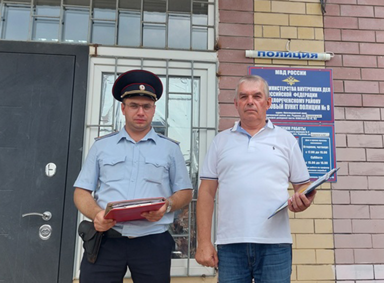 В Белореченском районе общественник провел один день с участковым