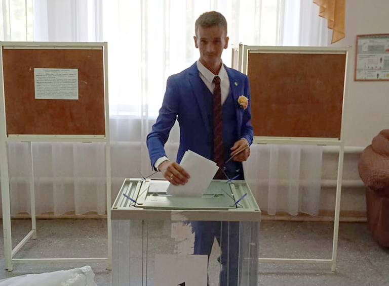 Белореченские молодожены приехали на избирательный участок прямо из загса