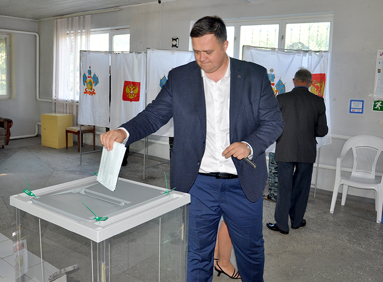 Глава города Белореченска Александр Абрамов проголосовал на выборах депутатов ЗСК