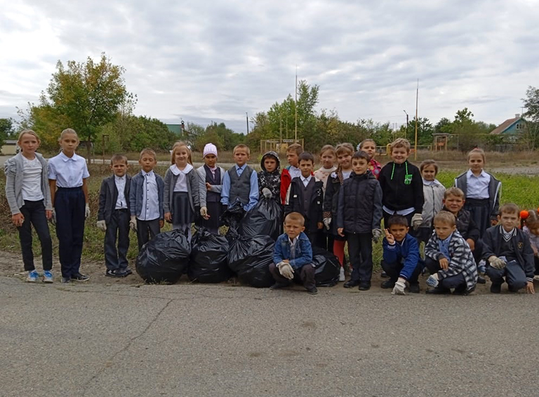 Жители посёлка Верхневеденеевского приняли участие в акции «Зелёная Россия»