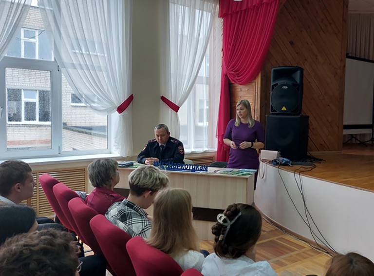 Тематические беседы в рамках антинаркотической акции проходят в белореченских школах