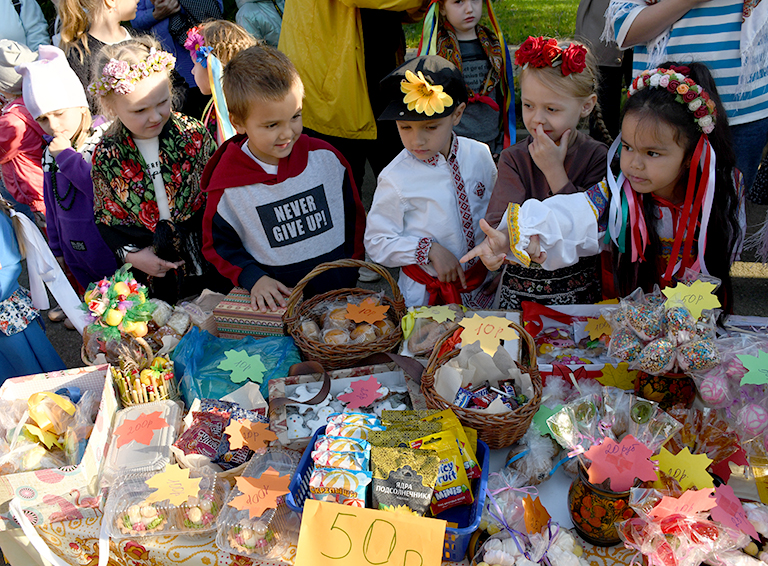 В белореченском детском саду провели Покровскую ярмарку и на вырученные средства решили приобрести экипировку для российских воинов
