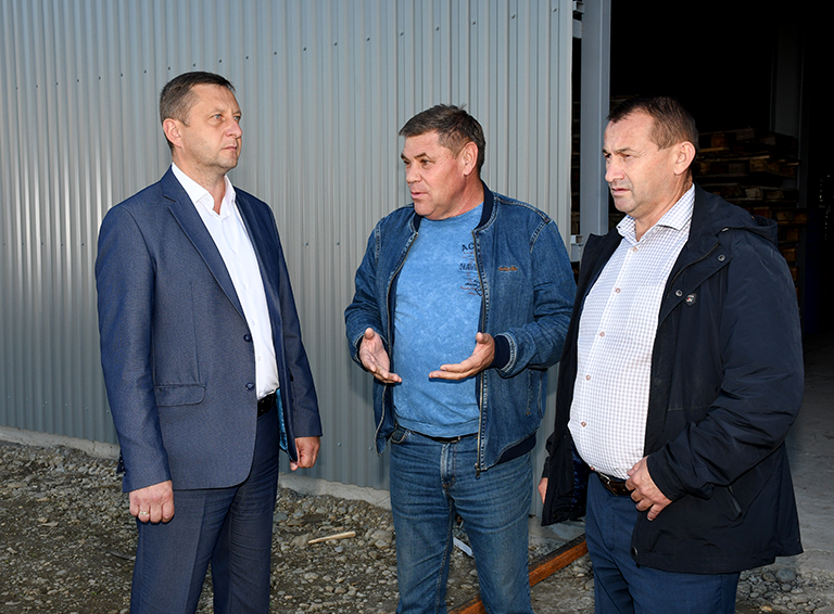 Глава Белореченского района Сергей Сидоренко посетил одно из перспективных предприятий на территории Школьненского поселения