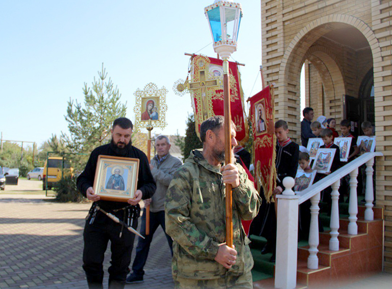 В поселке Южном отметили престольный праздник в храме преподобного Сергия Радонежского