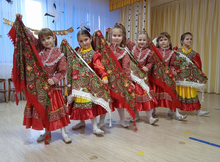 В детском саду №14 «Ромашка» города Белореченска состоялся праздничный концерт, посвященный Дню пожилого человека